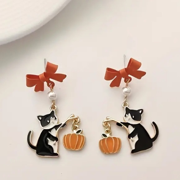 Fall Kitty Cat Earrings - Picture 3 of 5